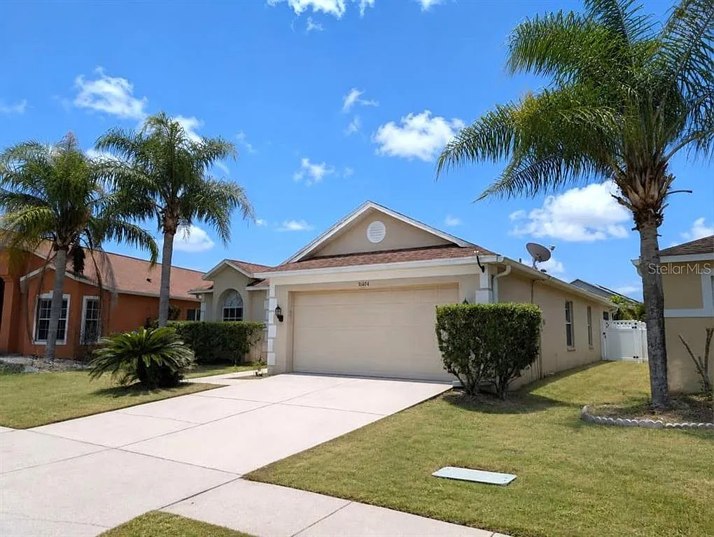 3 bed, 2.0 bath, 1598 sqft, $1,945 — Photo 3
