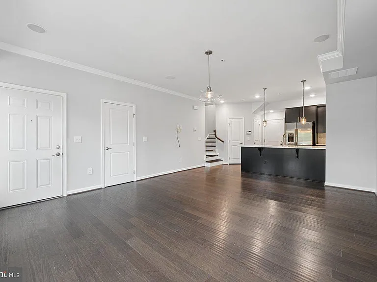200 Murdoch Sq SE — Photo 3