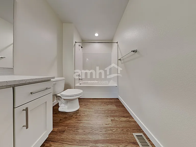 1013 NE 11th Way — Photo 18