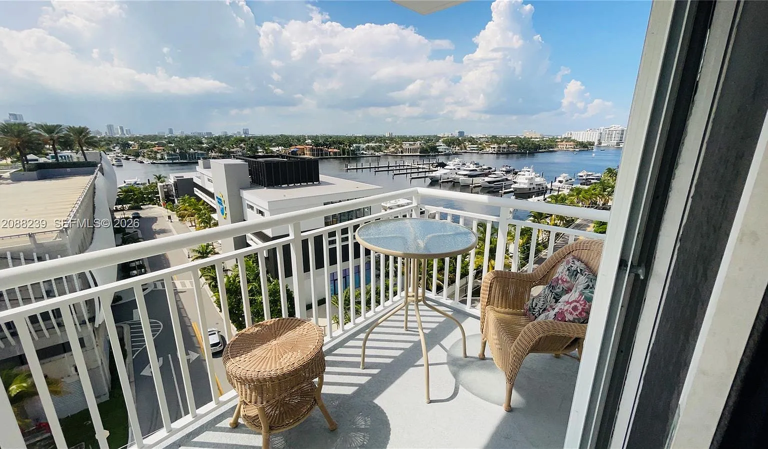 Leisure Beach Condo — Photo 1