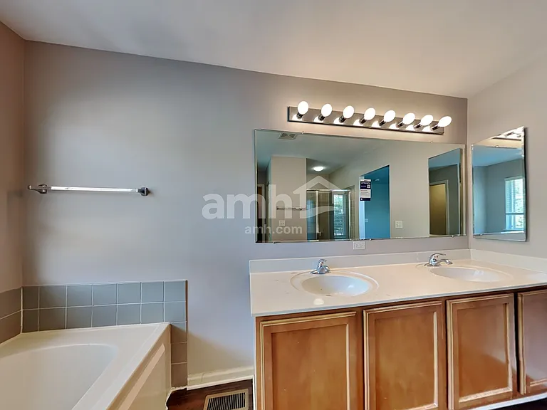 1575 Arlington St — Photo 12