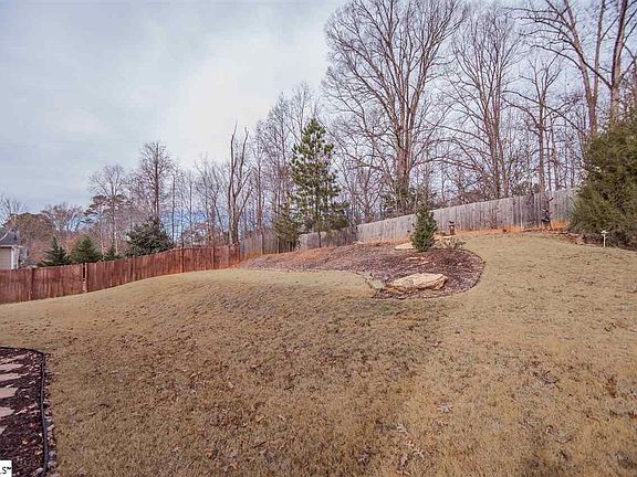 3rd image of 104 Woodland Creek Way