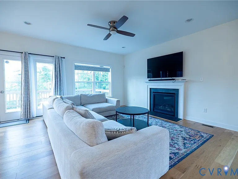 12194 Elnora Ln — Photo 5