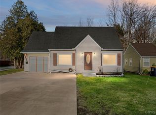 5 Hilltop Ter, New Hartford, NY 13413