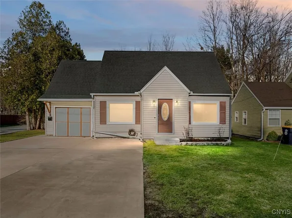 5 Hilltop Ter, New Hartford, NY 13413