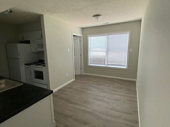 3rd image of 4222 W Bethany Dr