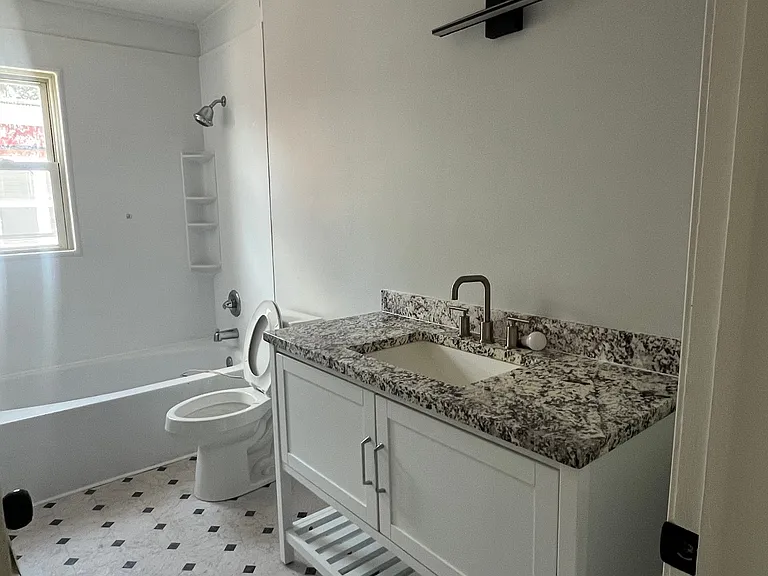 809 Mulberry Ave — Photo 5