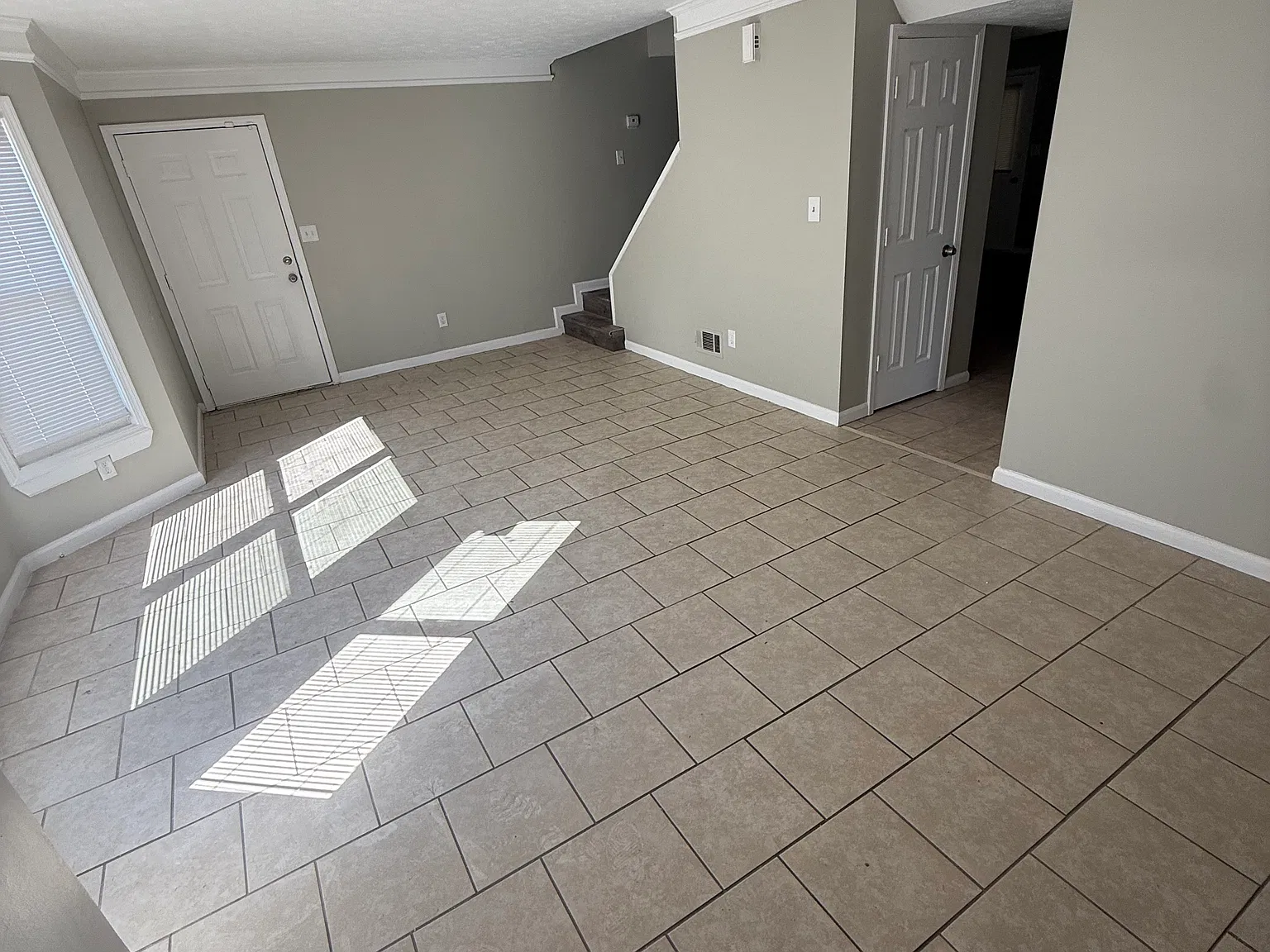 3 bed, 1600 sqft, $1,725 — Photo 2