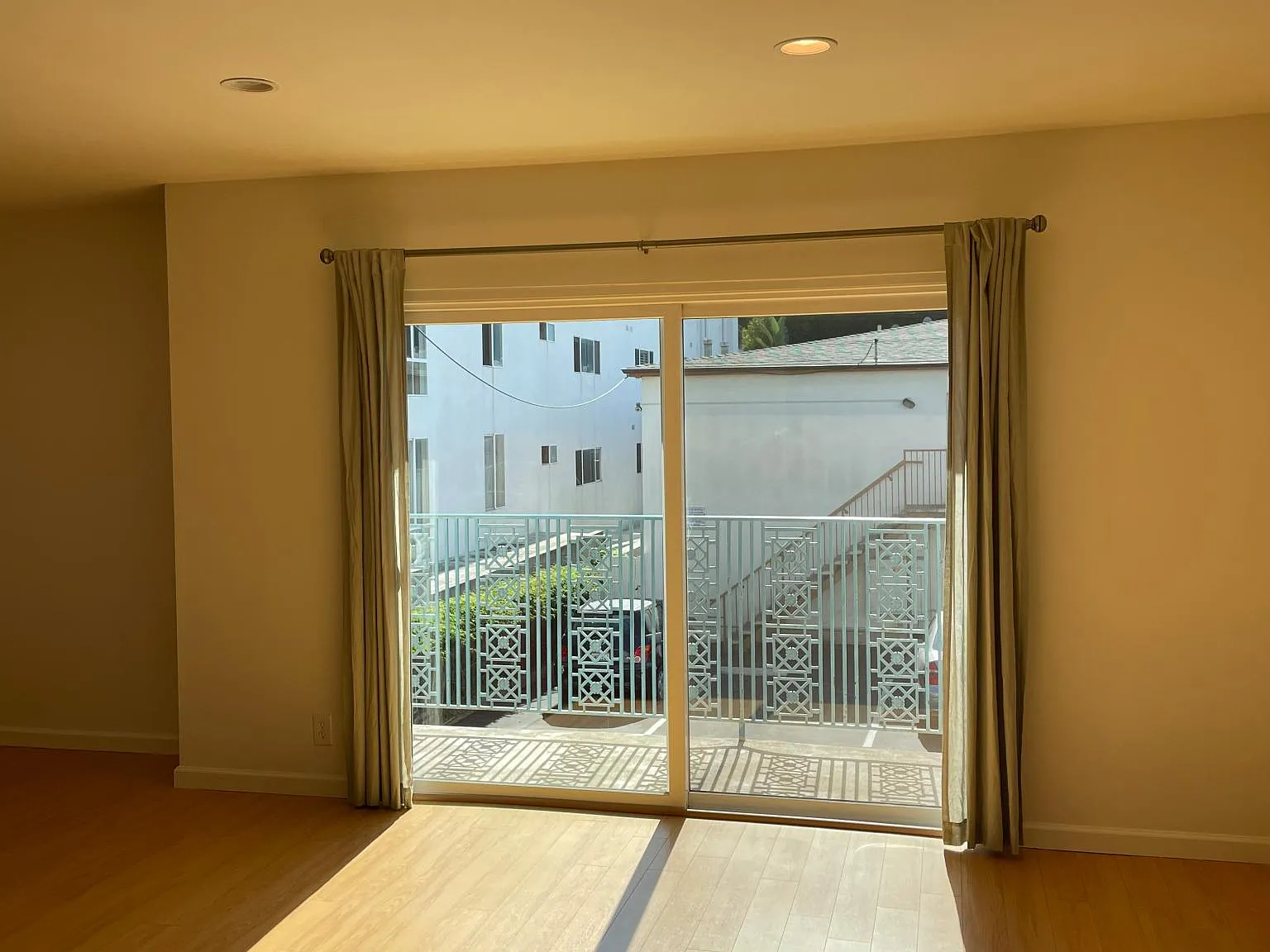 2 bed, 870 sqft, $3,000 — Photo 2