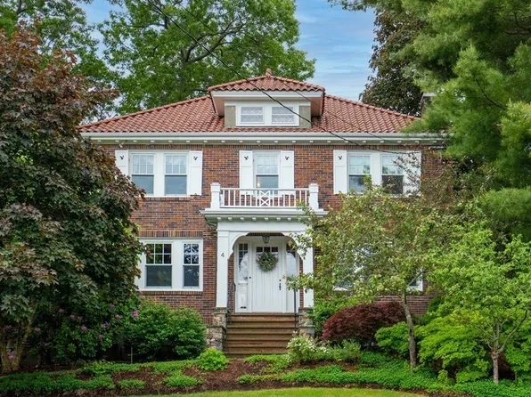 4 Bradley Rd, Arlington, MA 02474