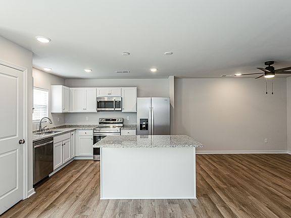 3rd image of 925 Encore Autumn Ln