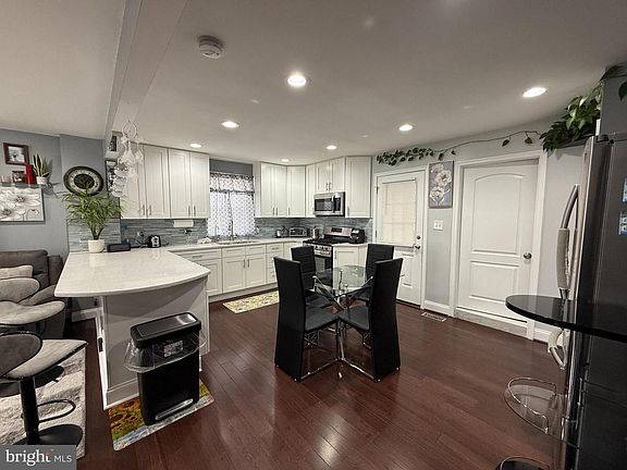 2nd image of 3499 Hillsmere Rd