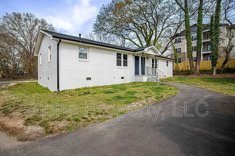 2 bed, 1.0 bath, 775 sqft, $999 — Photo 3