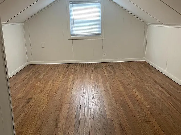 105 Breslin Ave — Photo 15