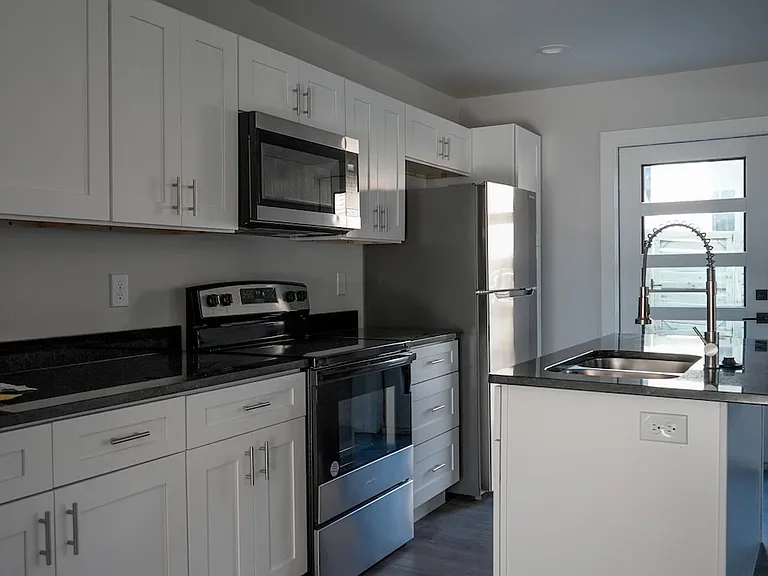1021 S Woodrow St #A — Photo 5