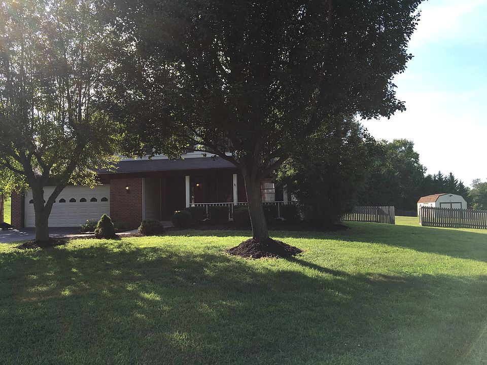 1st image of 2606 Lakeview Ct