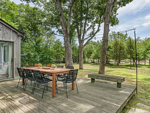 2nd image of 11 Morris Cove Ln