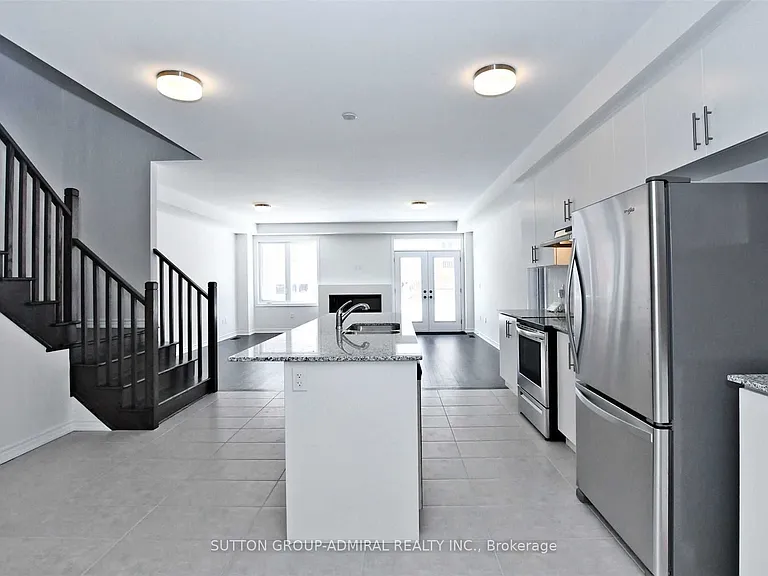 1477 Blackmore St — Photo 3