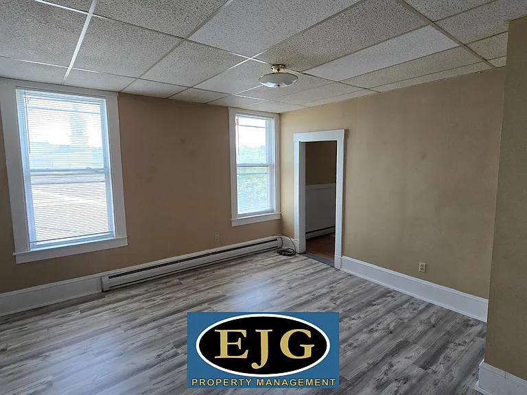 50 Main St #8 — Photo 5