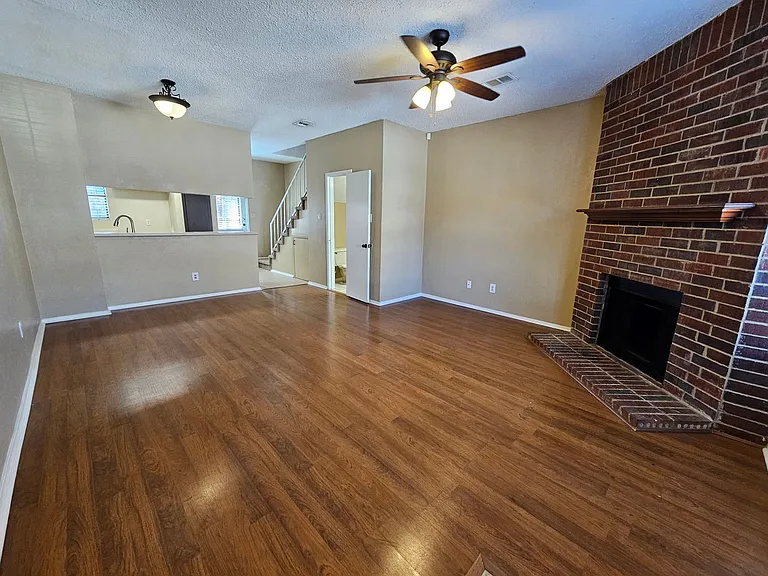 202 Samuel Blvd #3C — Photo 4
