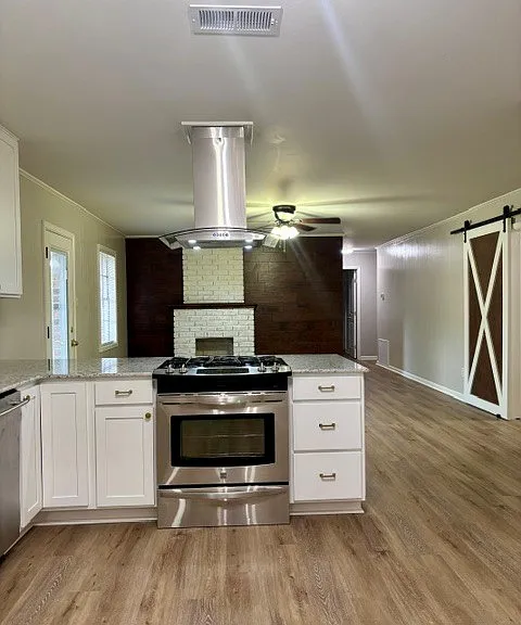 120 Leisure Ln — Photo 6