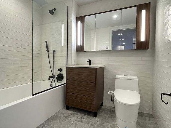 5th image of 50 Clarkson Ave #515