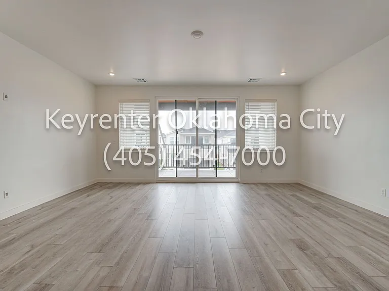 2544 NW 130th St — Photo 31