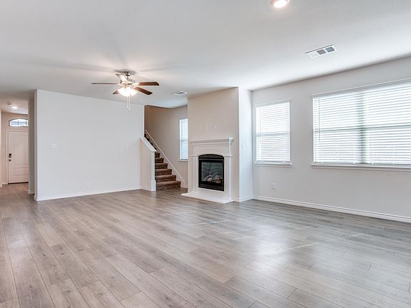 5th image of 2833 Hancock Ln