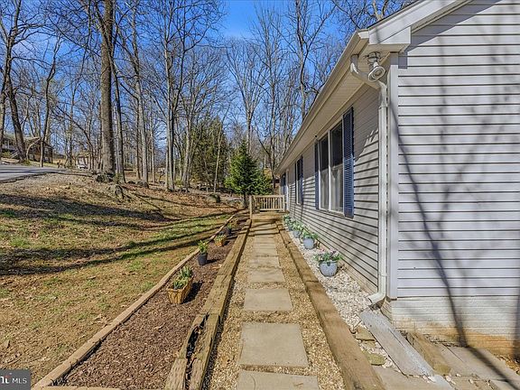 3rd image of 167 Pocahontas Rd