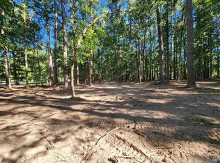 3 Dogwood Dr, Laceys Spring, AL 35754