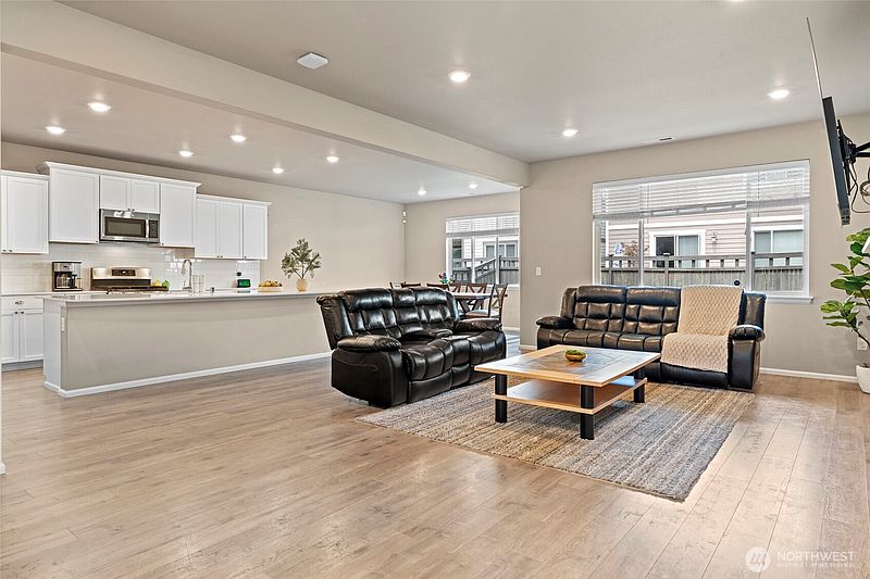 5th image of 32803 Stuart Avenue SE