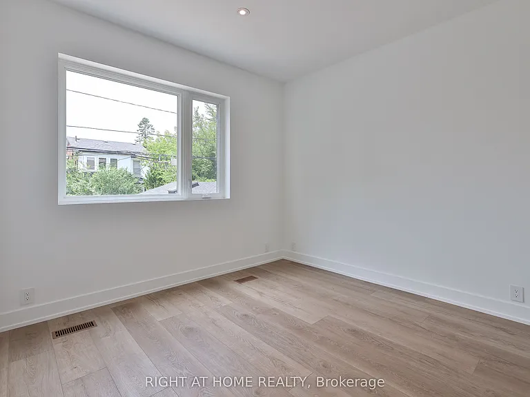 266 Indian Grv #LANEWAY HOUSE — Photo 10