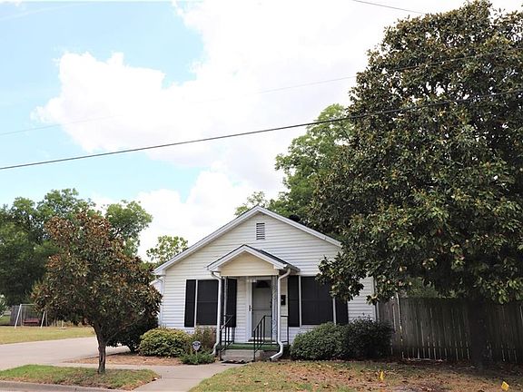 3rd image of 904 N Culberson St