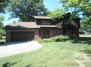 14986 E Mick Rd, Mount Vernon, IL 62864