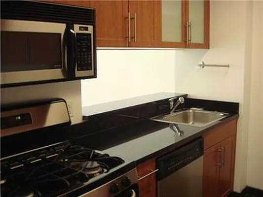 Rented by Luxury Property Group | media 37