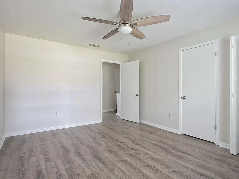 2304 SW 35th Pl — Photo 26