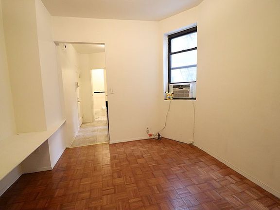 4th image of 304 W 21st St #2C