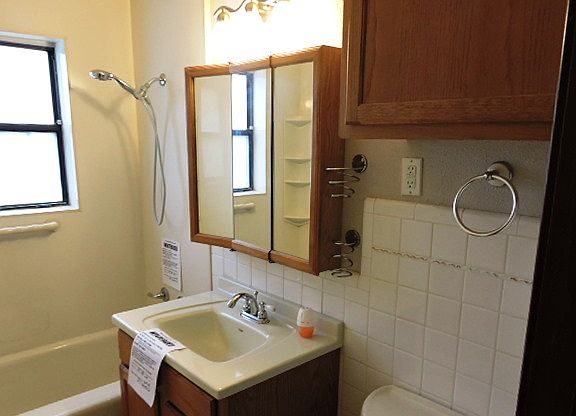 5th image of 3317 SE 20th St