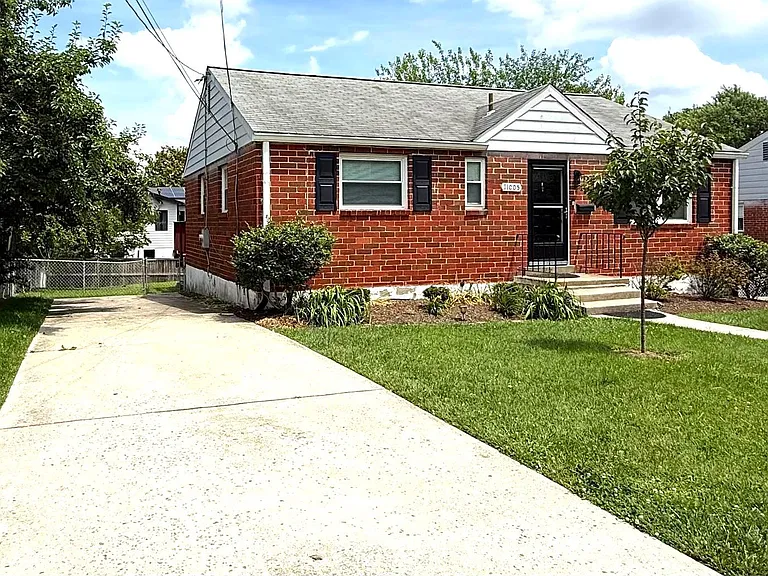 11005 Amherst Ave — Photo 4
