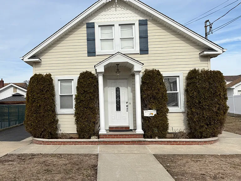 146 Westbury Ave — Photo 1