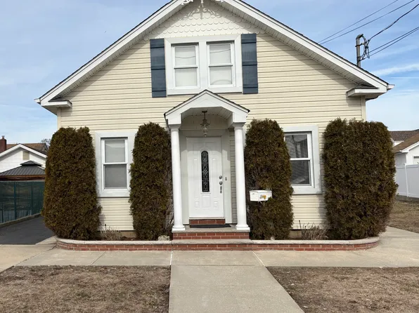 146 Westbury Ave, Mineola, NY 11501