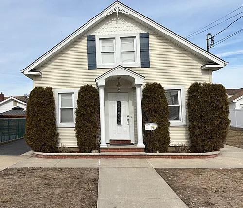 146 Westbury Ave Photo 1