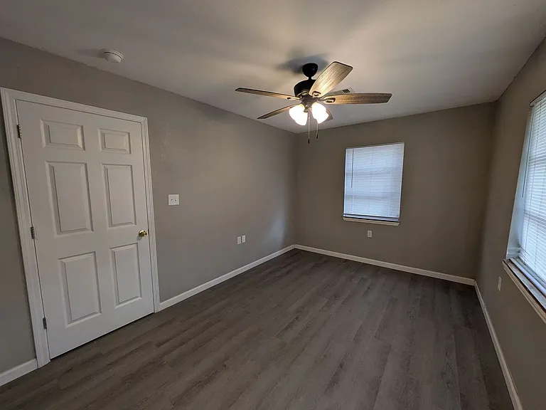 5251 Procter St — Photo 10