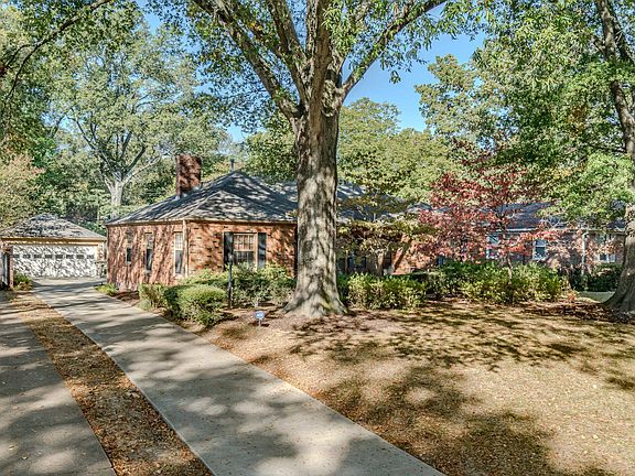 2nd image of 1069 Kings Park Dr
