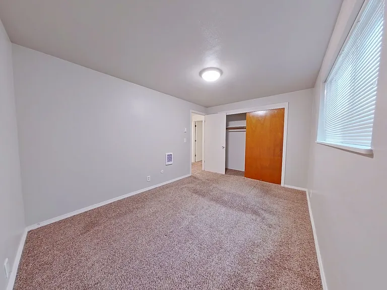 2515 Frontier Dr — Photo 7