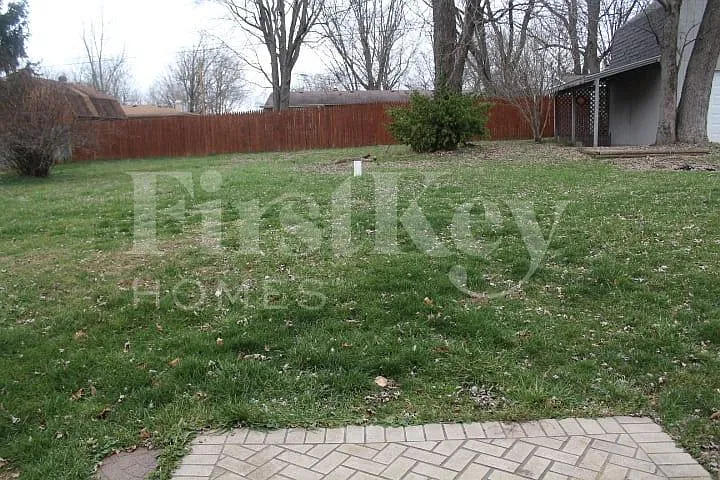 3 bed, 2.0 bath, 1520 sqft, $1,955 — Photo 3