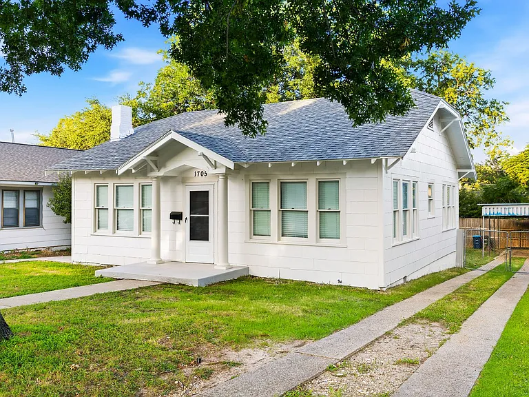 1705 Virginia Pl — Photo 2