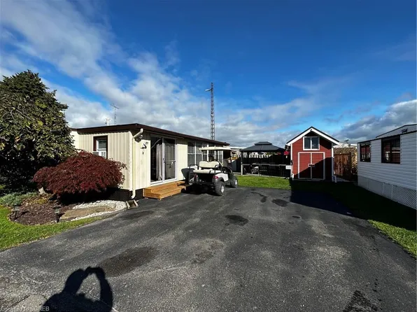 92 Clubhouse Rd #33, Turkey Pt, ON N0E 1T0