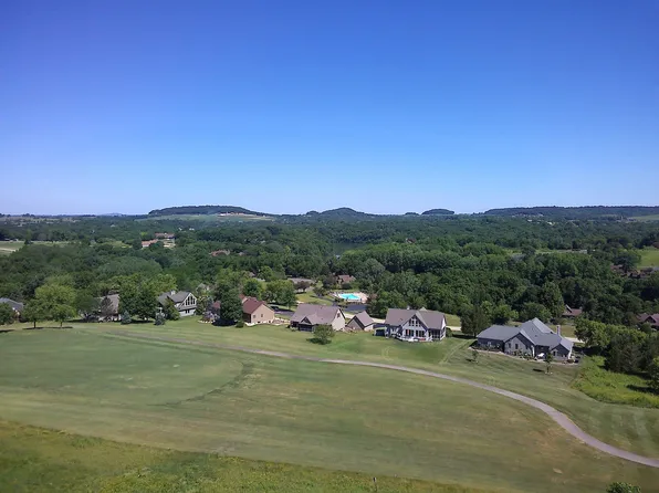 481 Territory Dr, Galena, IL 61036