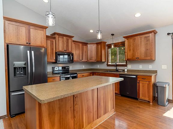 2nd image of 170 Pullman Ave
